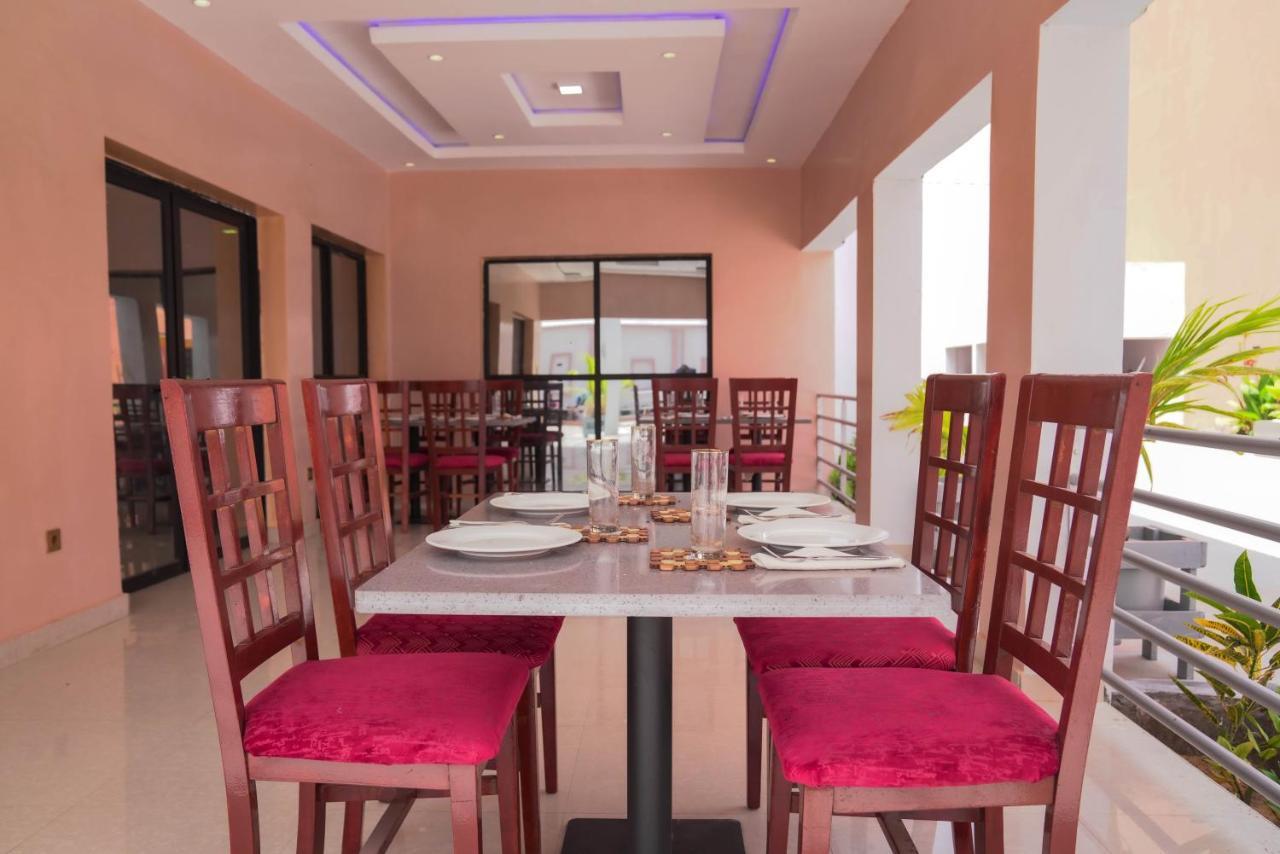 Hotel Dialali Nouakchott Bagian luar foto