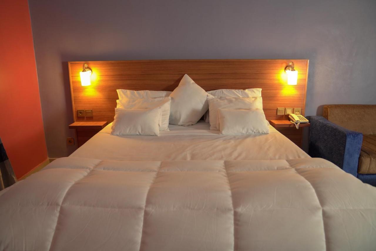 Hotel Dialali Nouakchott Bagian luar foto